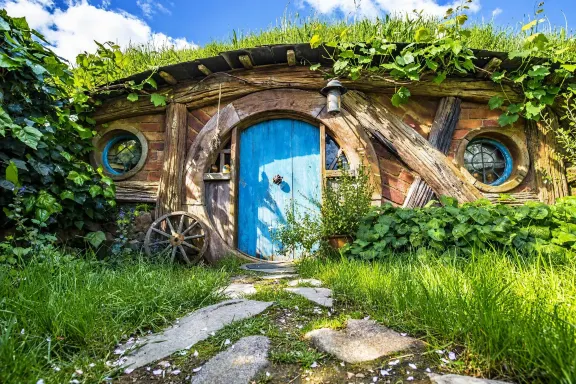 哈比村的圓門小屋與牧場草地 哈比村的圓門小屋與牧場草地