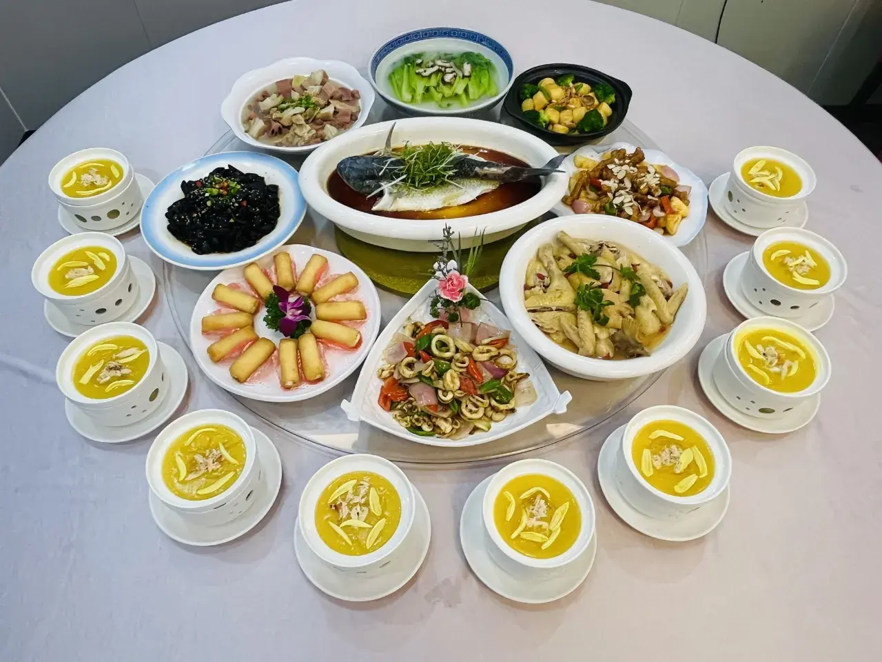 金菊金湯蟹黃羹(位上)+氣鍋蟲草花蒸雞