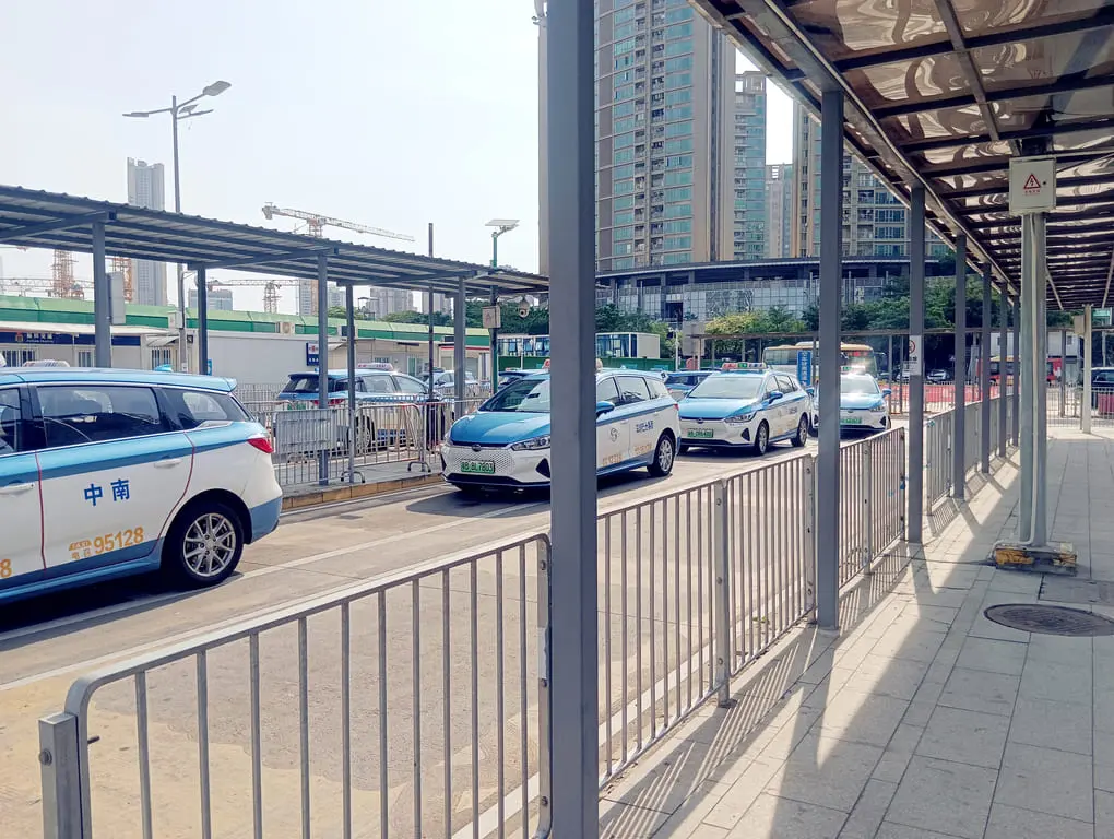 皇崗口岸的士站