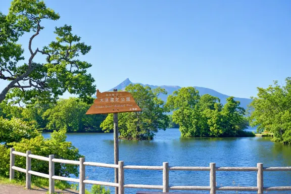 北海道冬日湖山雪景，二世古周邊常見的雪國風光