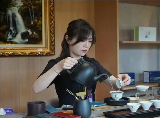 林都號 – 茶室