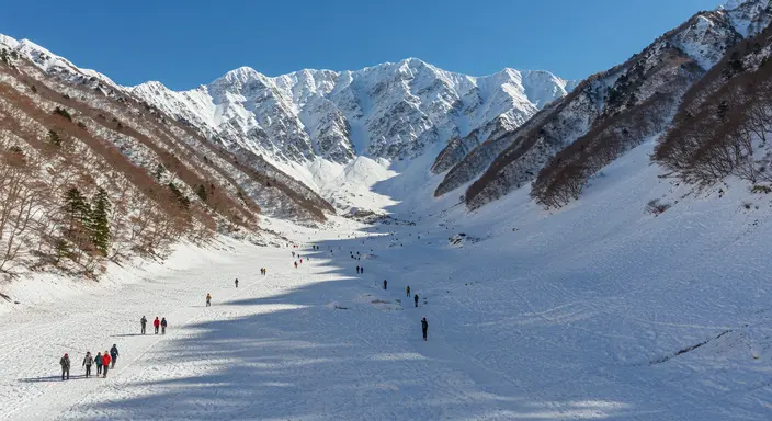 雪之大谷 (Snow Walls)