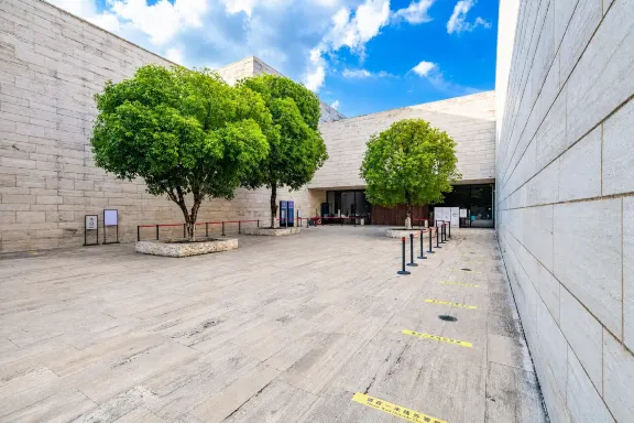 杭州良渚博物院建築外觀