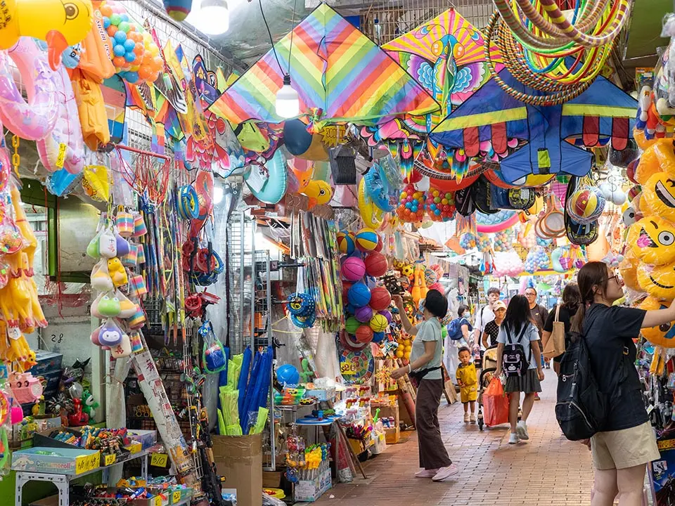 深水埗福榮街（source:https://www.discoverhongkong.com/hk-tc/explore/culture/halloween.html）