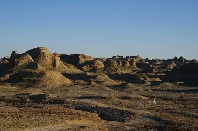 雅丹地貌神奇景觀~魔鬼城