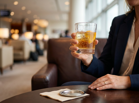 空港ラウンジの飲み物