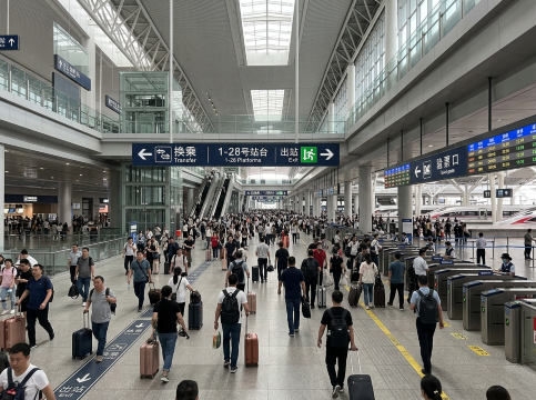 中国高速鉄道で別の駅へ乗り換える場合は何時間必要?