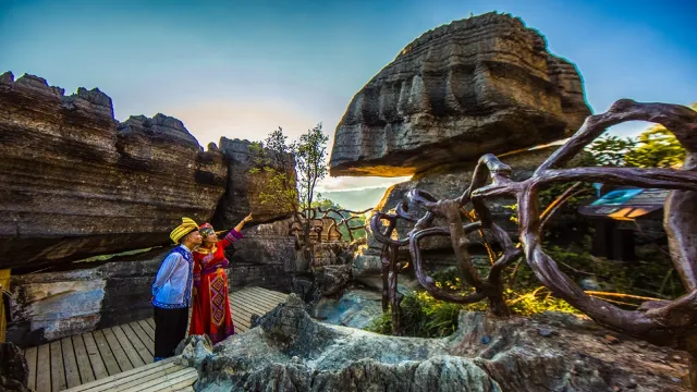 Enshi Suobuya Stone Forest Scenic Area