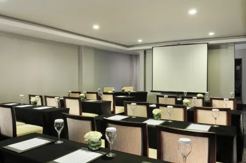Delonix Hotel Karawang Espaces Affaires Photos