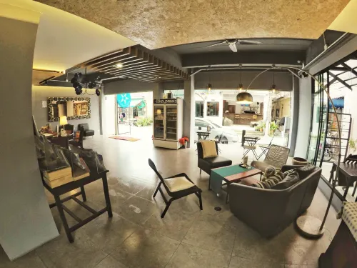 Sea Front Home Hotel - Patong Beach Area Publik Photos