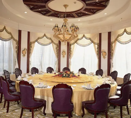 Palace International Hotel Restauration Photos