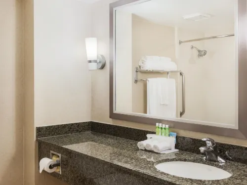 Holiday Inn Express West Los Angeles-Santa Monica Rooms Photos