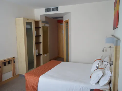 Holiday Inn Express Vitoria Rooms Photos