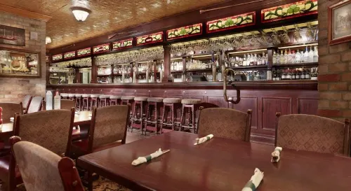 Club Quarters Hotel in San Francisco Restauration Photos