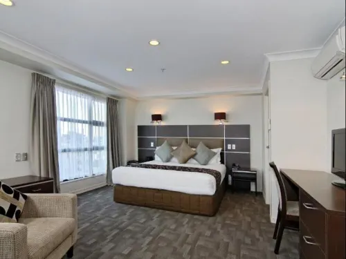 Parkside Hotel & Apartments Huoneet Photos
