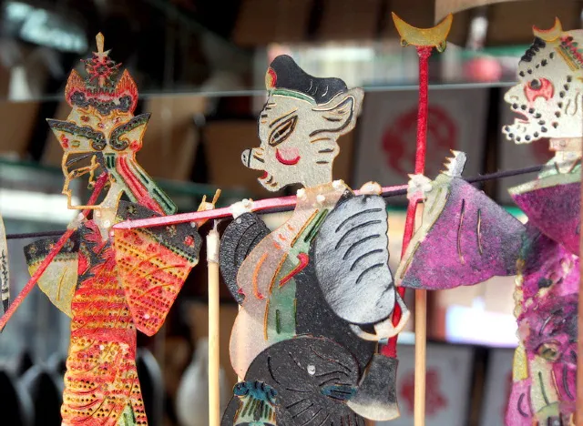 Three Lanes and Seven Alleys