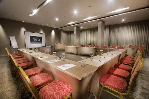 Hotel NEO Tendean Fasilitas Bisnis Photos