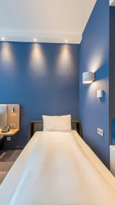 Holiday Inn Express Munich City West Rooms Photos
